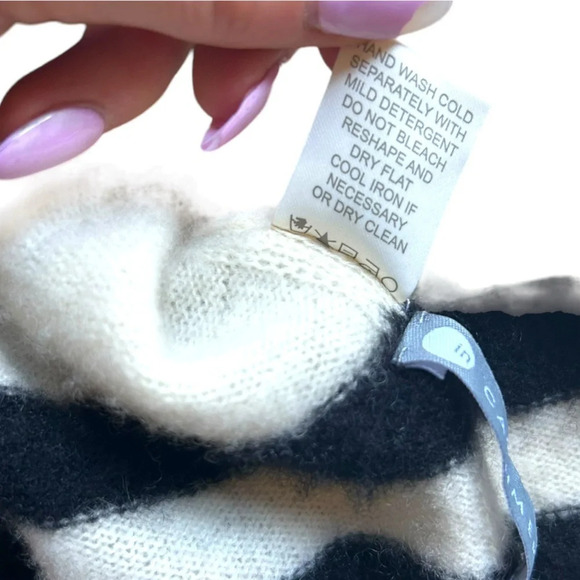 100% Cashmere Topper White with Black Stripes One Size - Picture 4 of 10